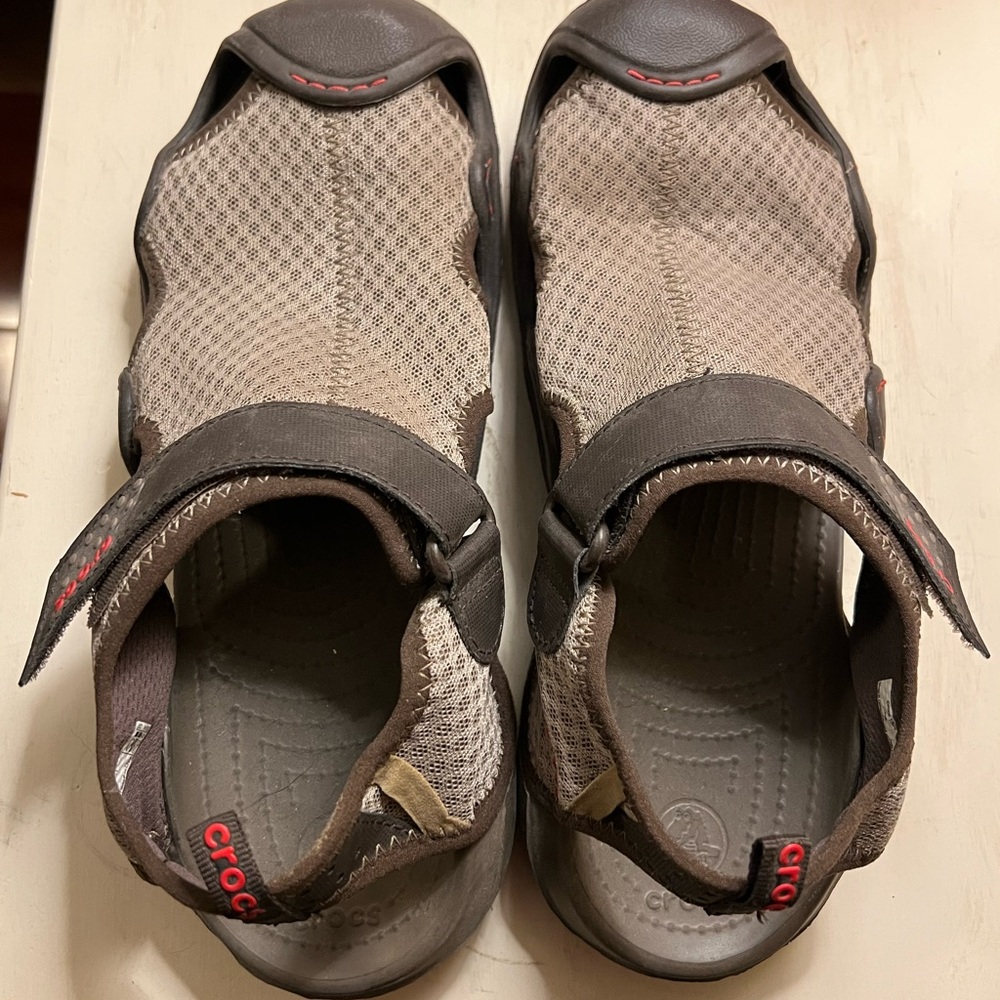 CROCS Dark Brown and Tan Men’s Water Boat Shoe Sandals Size 8